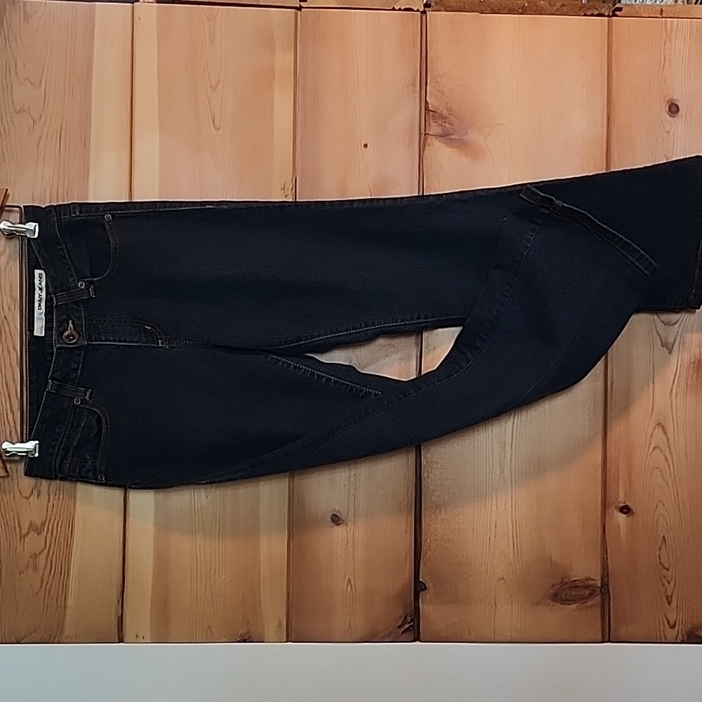 DKNY Soho Jeans, Size 8 Regular, Dark Wash Denim (30"W x 27" Inseam)